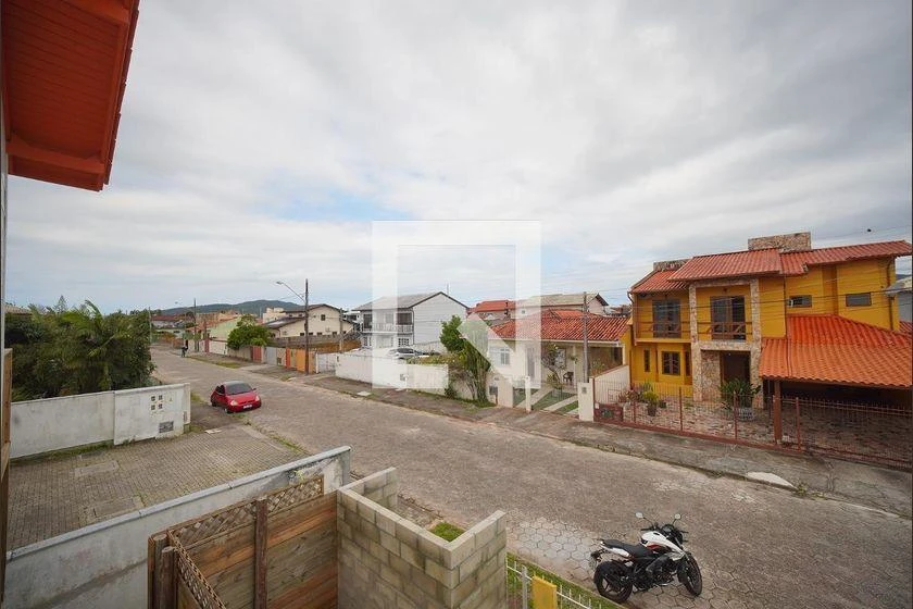 House, 24 m², with wood or laminate floors — photo 12