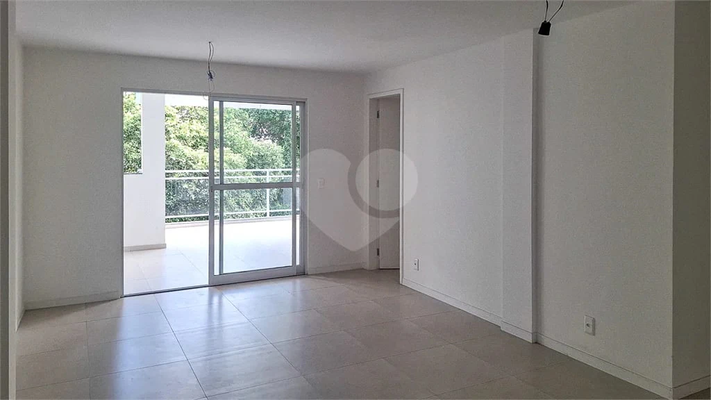 Glass-enclosed balcony in a one-bedroom apartment, 68 m² — photo 20