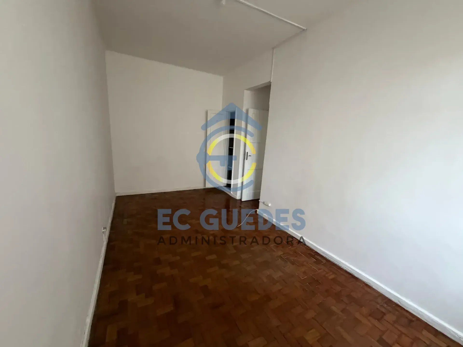 Деревянный пол или ламинат и 2 спальни: квартира 73 м² — photo 18