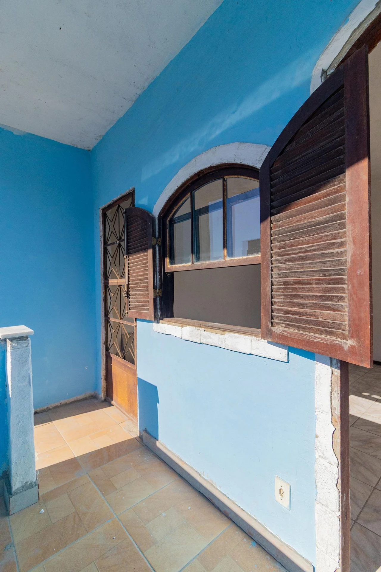Casa sin amueblar con 2 dormitorios y balcón
