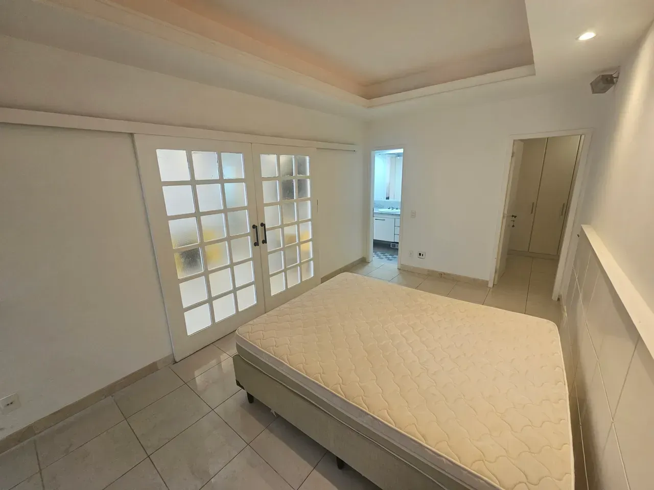 Furnished apartment with open-plan kitchen and 1 bedroom — photo 3