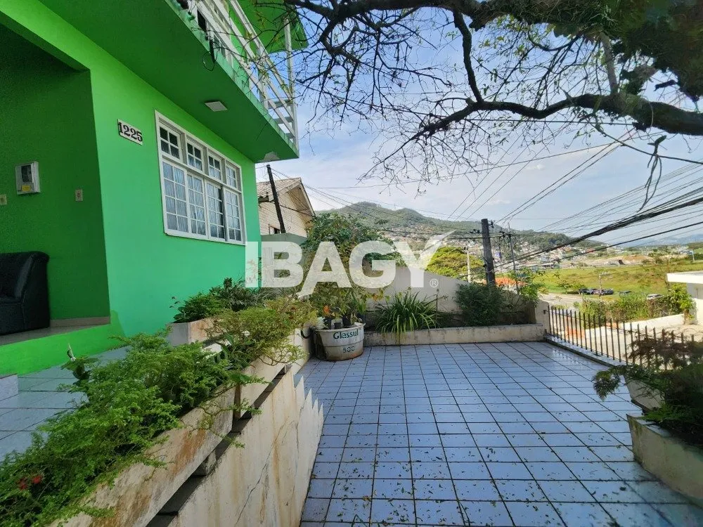 140 m² house with 3 bedrooms and an en-suite — photo 9