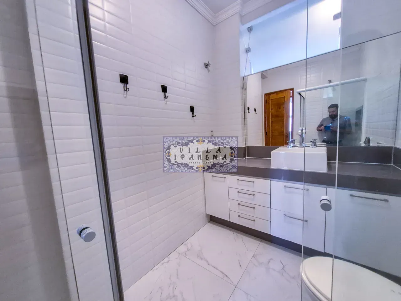 Квартира з 2 спальнями та дерев'яною підлогою або ламінатом — photo 13