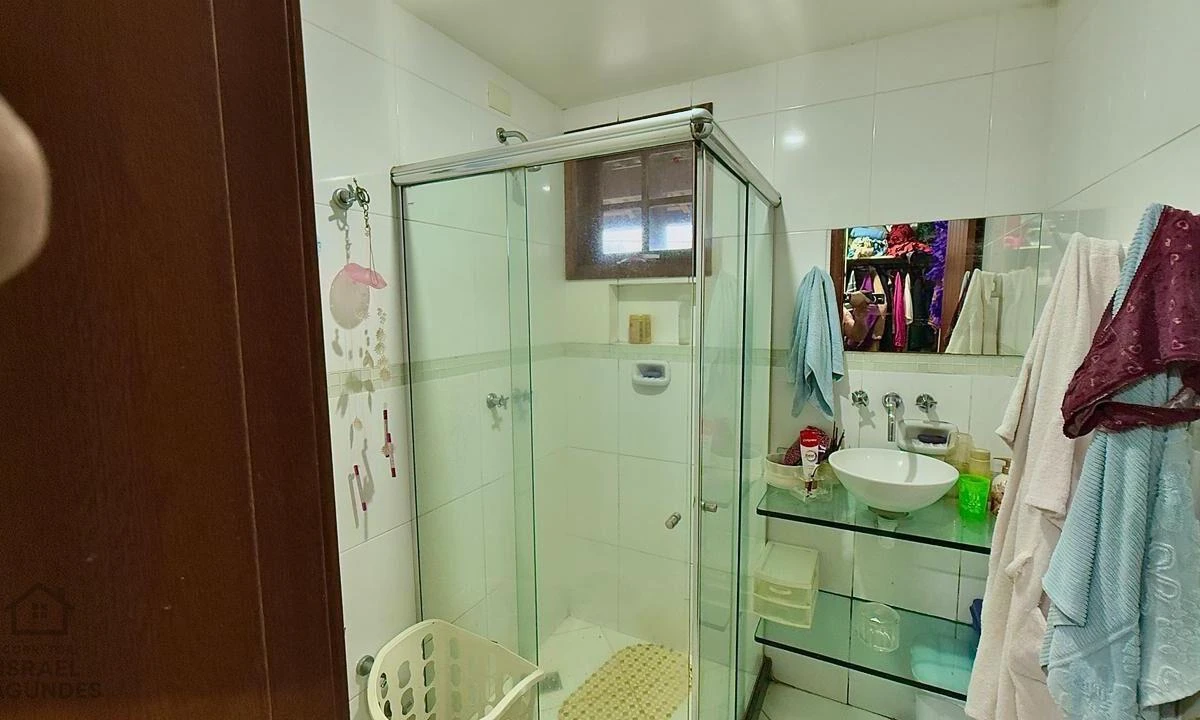 Furnished house with 6 bedrooms and 6 parking spots — photo 24