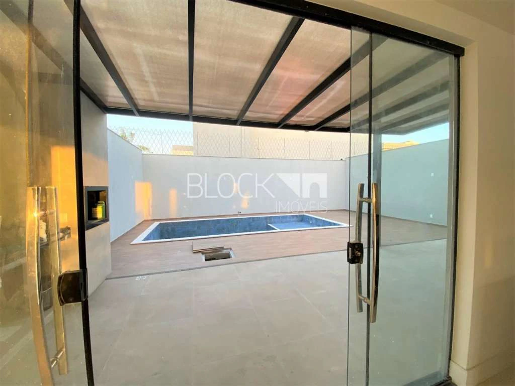 335 m² unfurnished house with 3 en-suite bedrooms — photo 21
