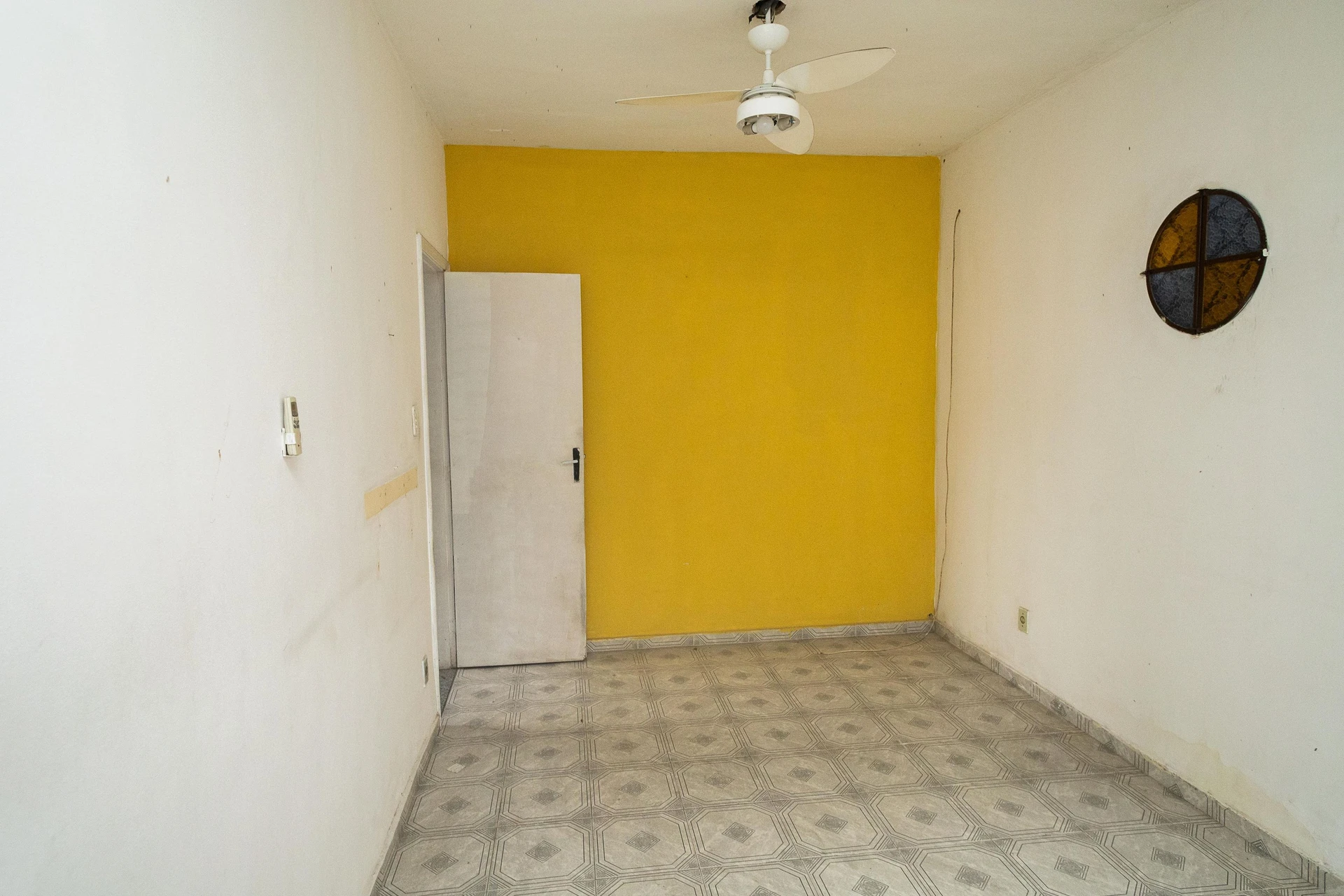 House with 3 bedrooms, 1 en-suite, and private yard — photo 6