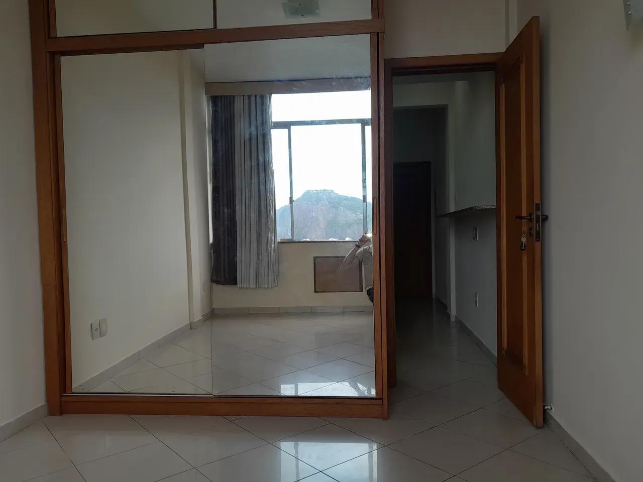 One-bedroom apartment with a washing machine — photo 8