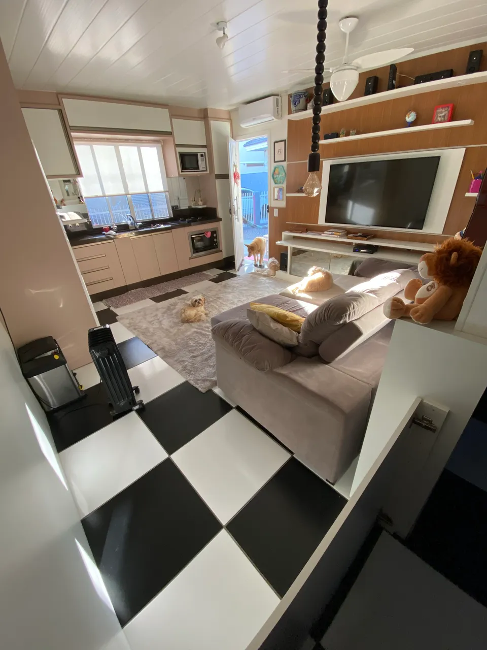 Unfurnished house with 2 bedrooms and 1 bathroom