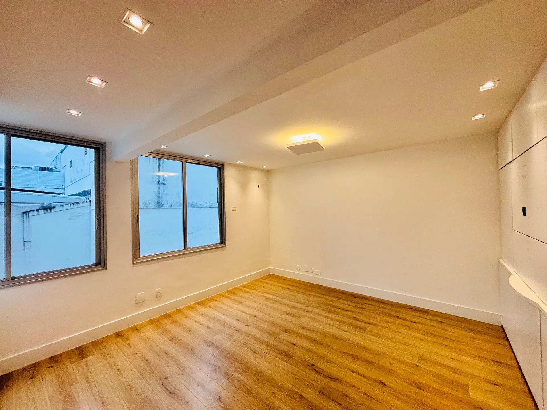 Mountain view in a 4-bedroom apartment, 220 m² — photo 9