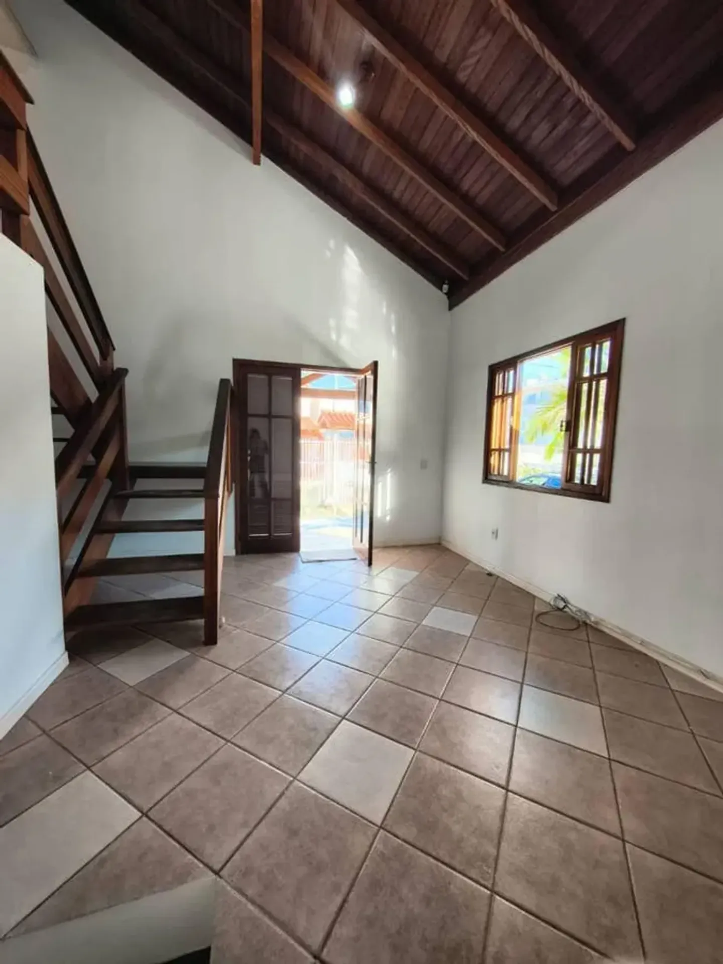 700 m² house with a bathtub and a grill on the balcony — photo 39