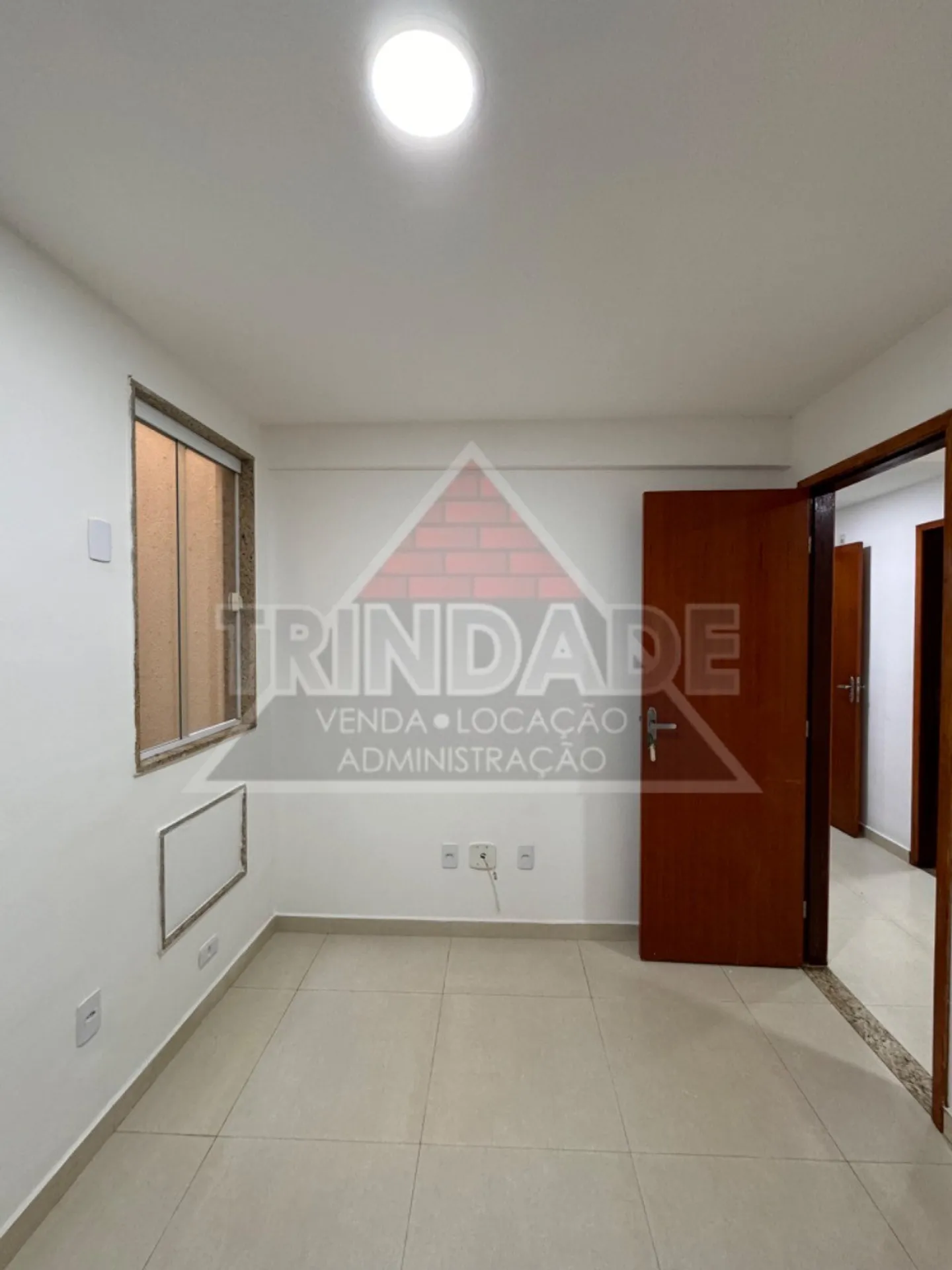 1-bedroom unfurnished apartment with glass shower box — photo 9