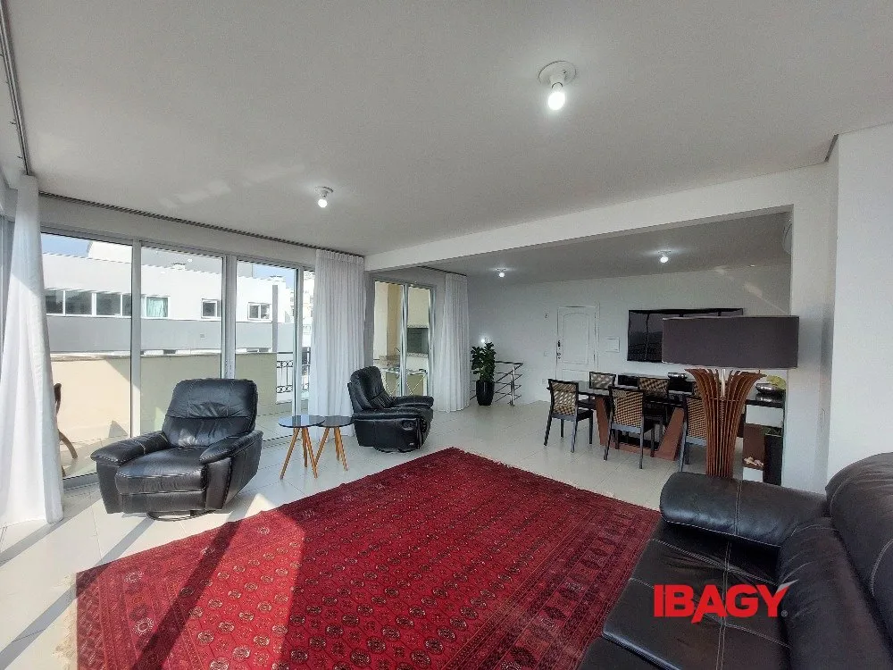 Furnished apartment with 3 en-suite bedrooms — photo 26