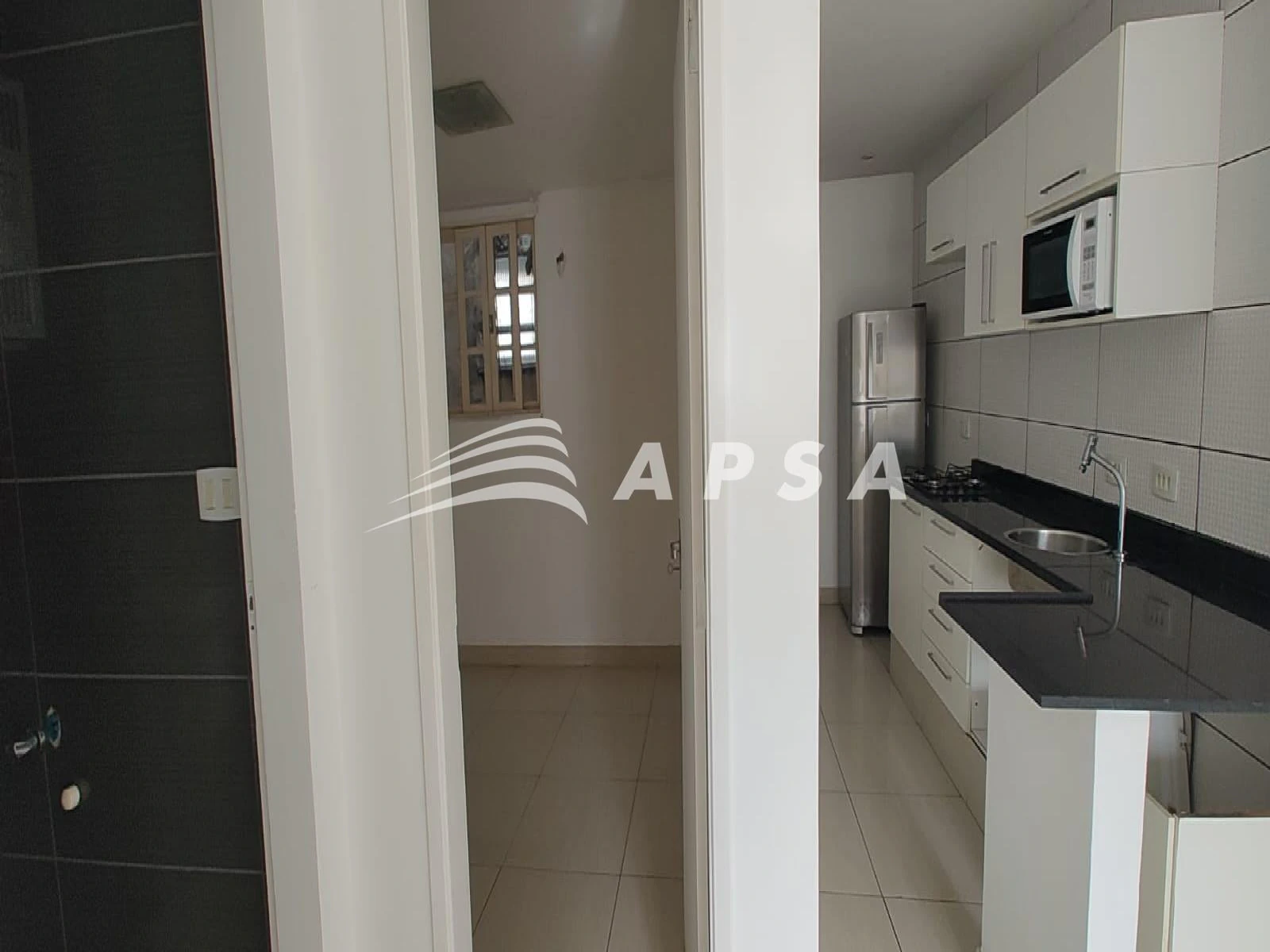 2-bedroom apartment with open-plan kitchen — photo 2