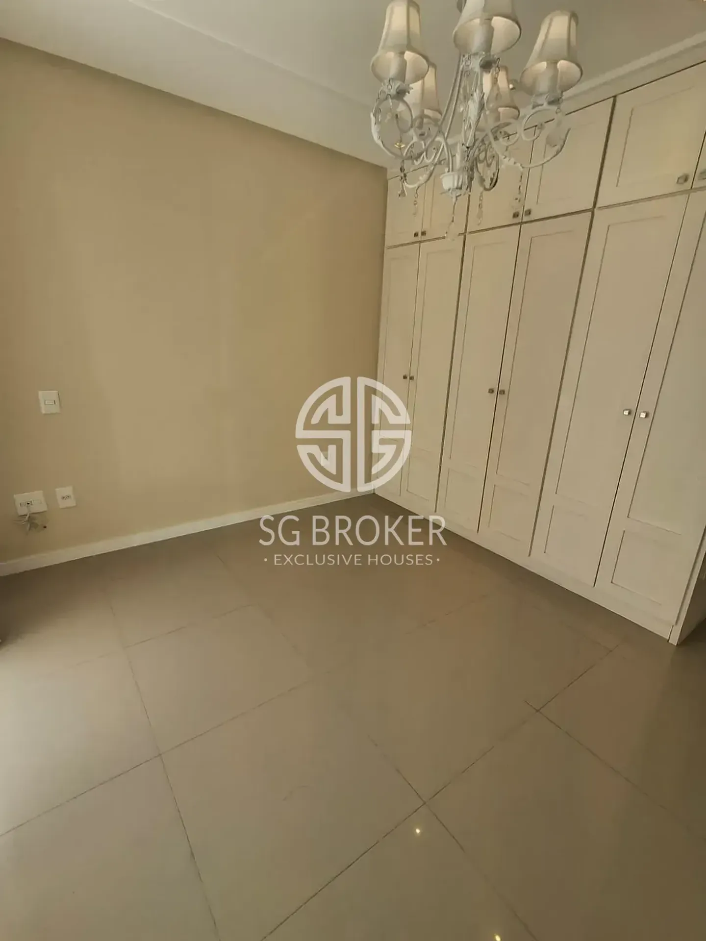 Casa com 5 suítes e 5 banheiros, 330 m² — photo 22