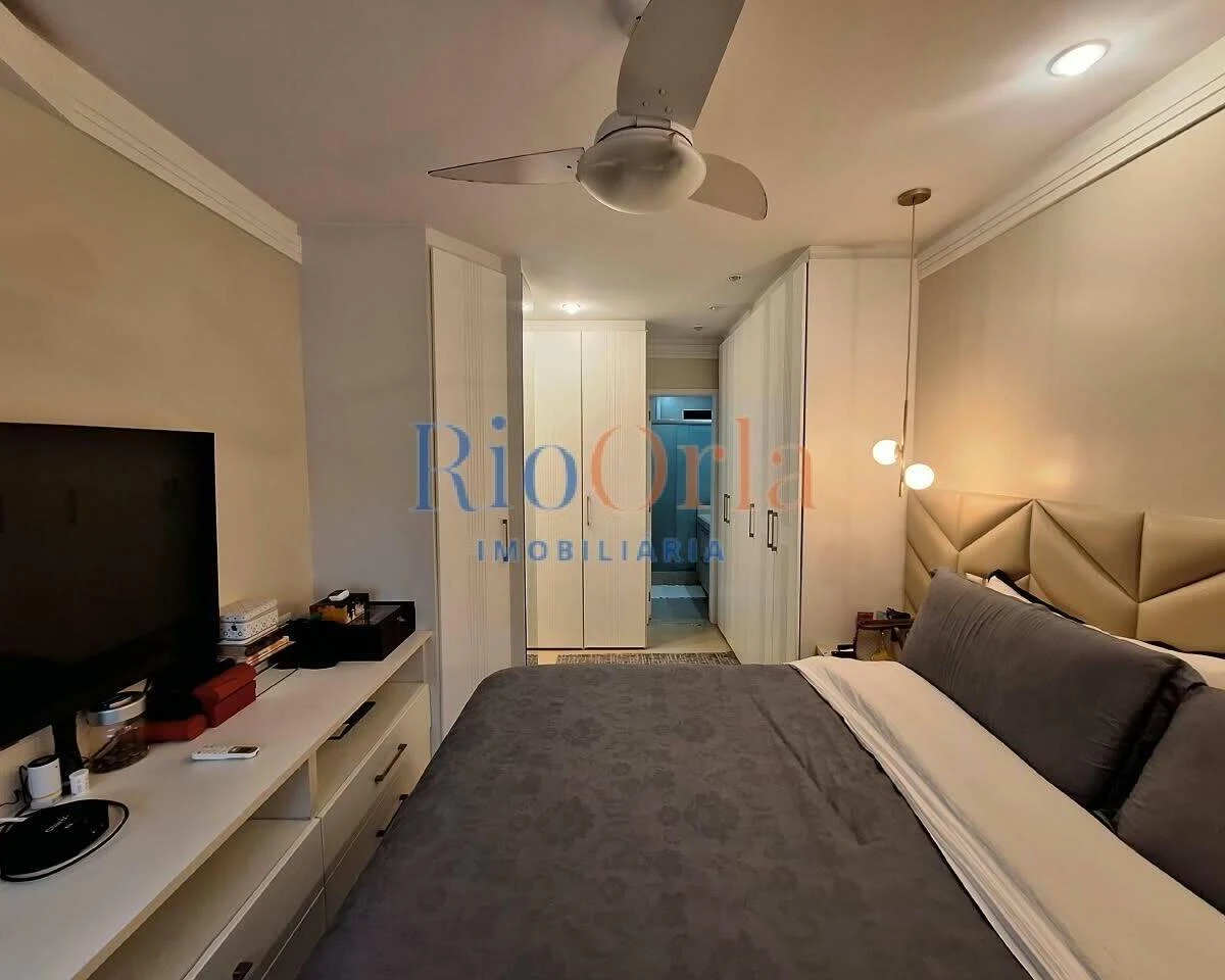 Floor-to-ceiling windows in a 4-bedroom apartment, 156 m² — photo 20