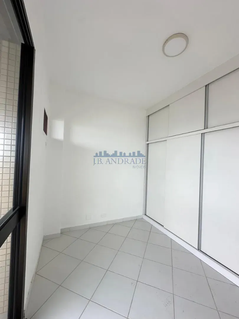 Glass-enclosed balcony in a 4-bedroom apartment, 197 m² — photo 14
