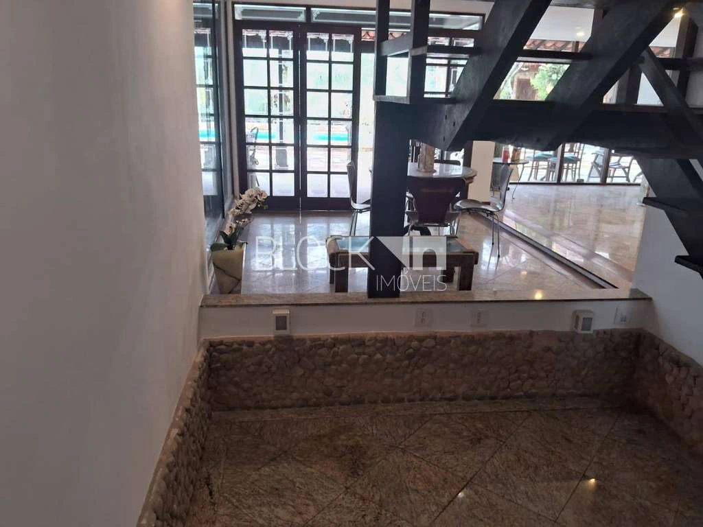 House with 3 bedrooms including 1 suite and 4 baths — photo 11