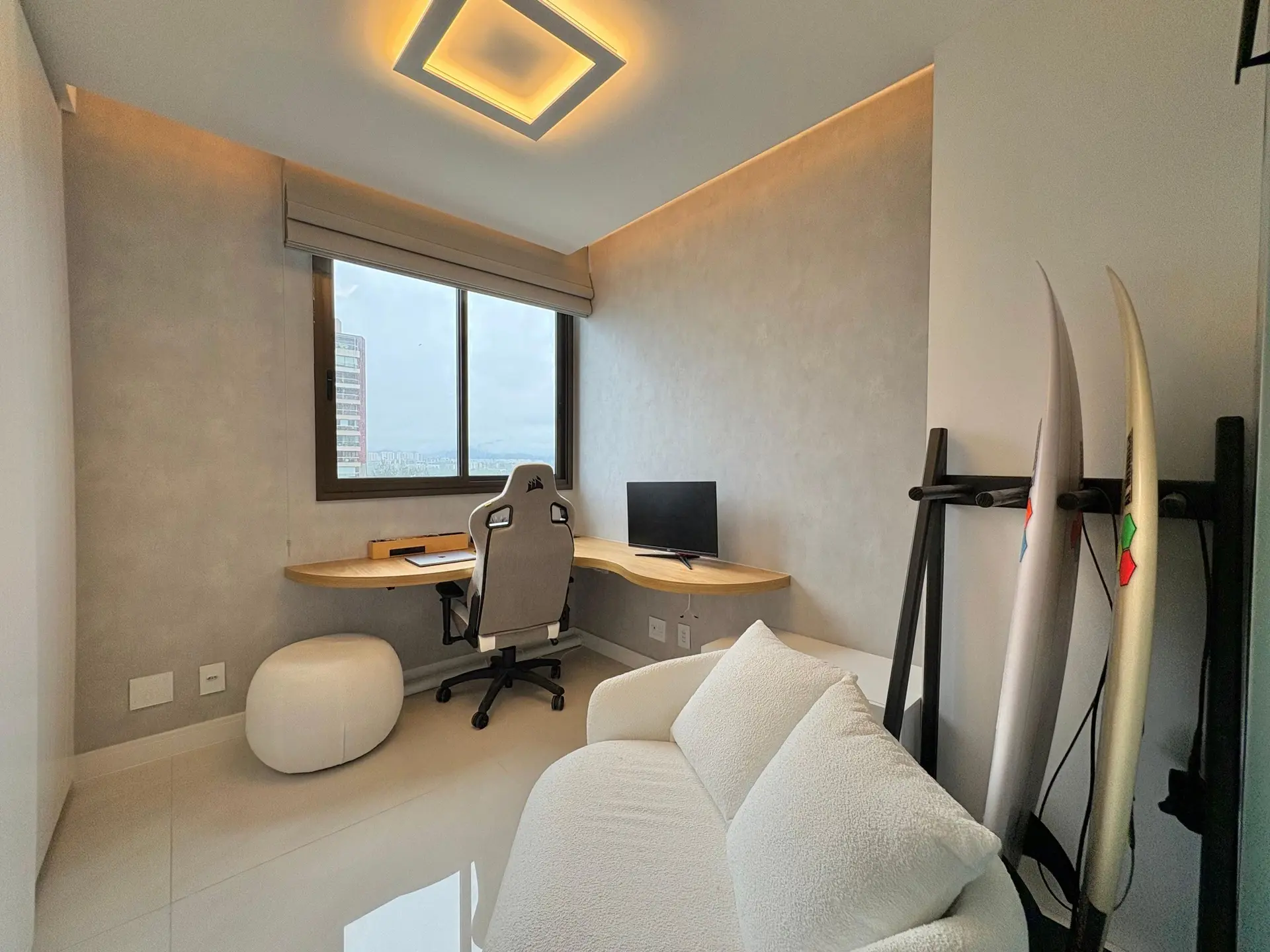 Furnished apartment, 75 m², with floor-to-ceiling windows — photo 3