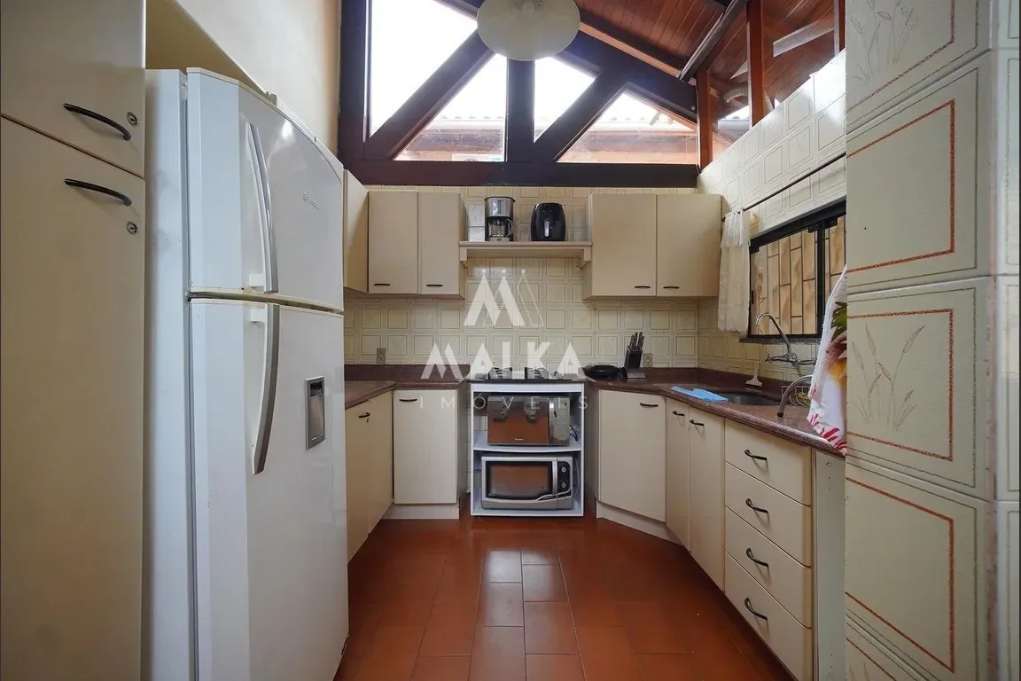 4-bedroom house with a water view in Florianópolis — photo 4