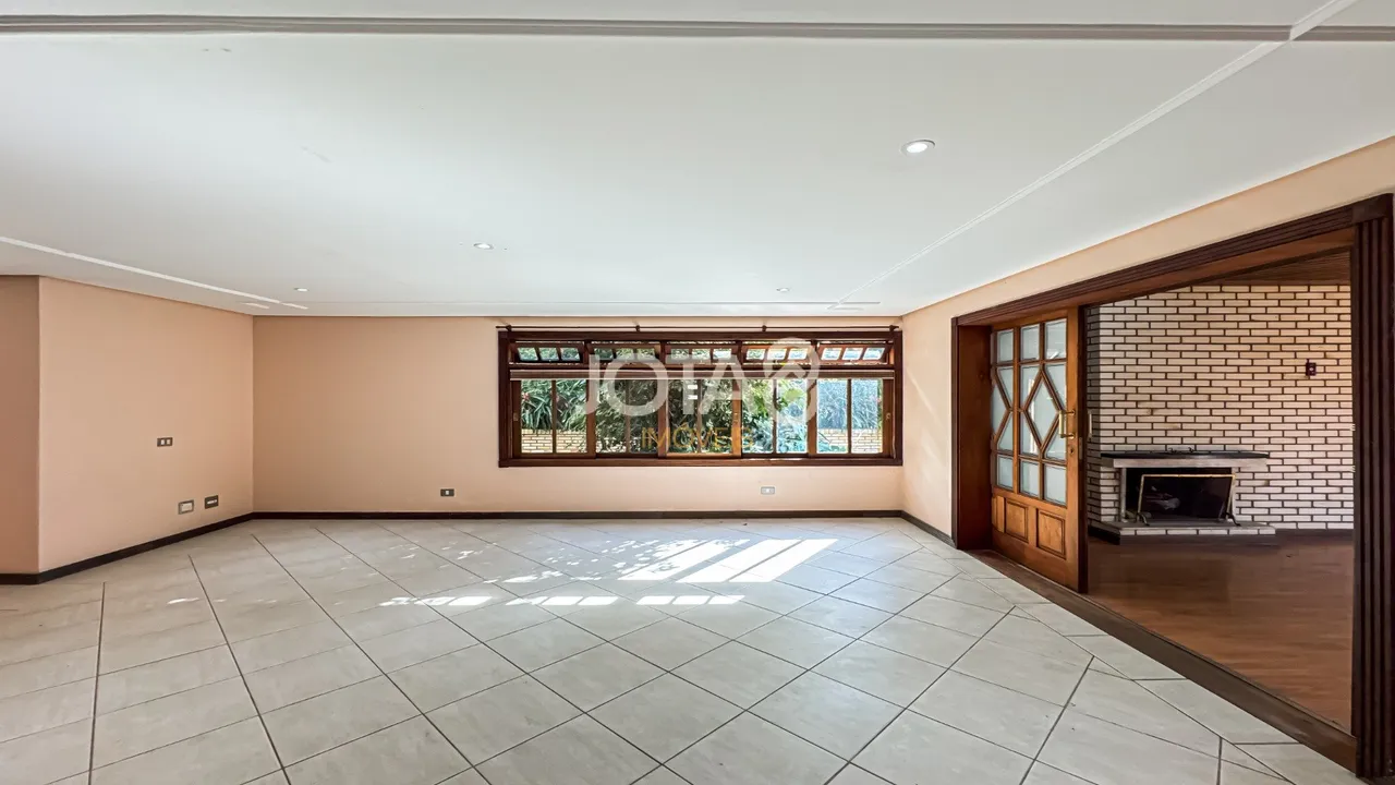 532 m² house with a built-in balcony grill — photo 6