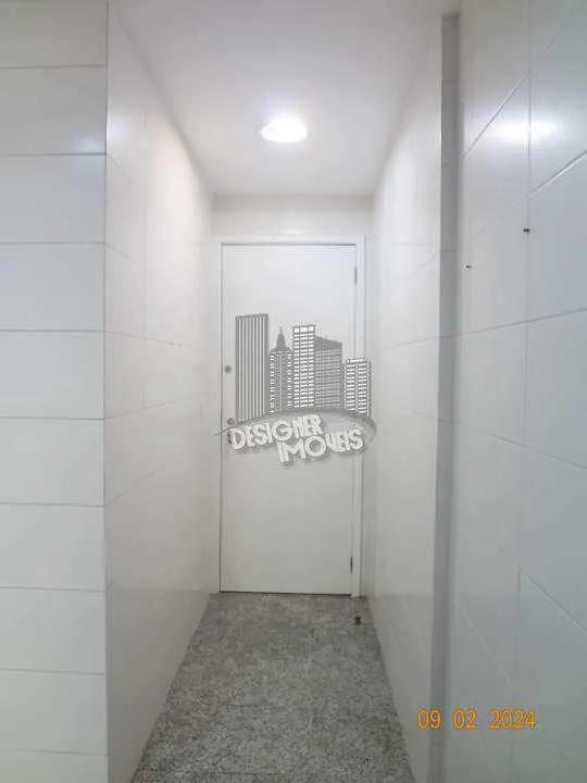 Balcony with a grill in a 3-bedroom apartment, 129 m² — photo 35