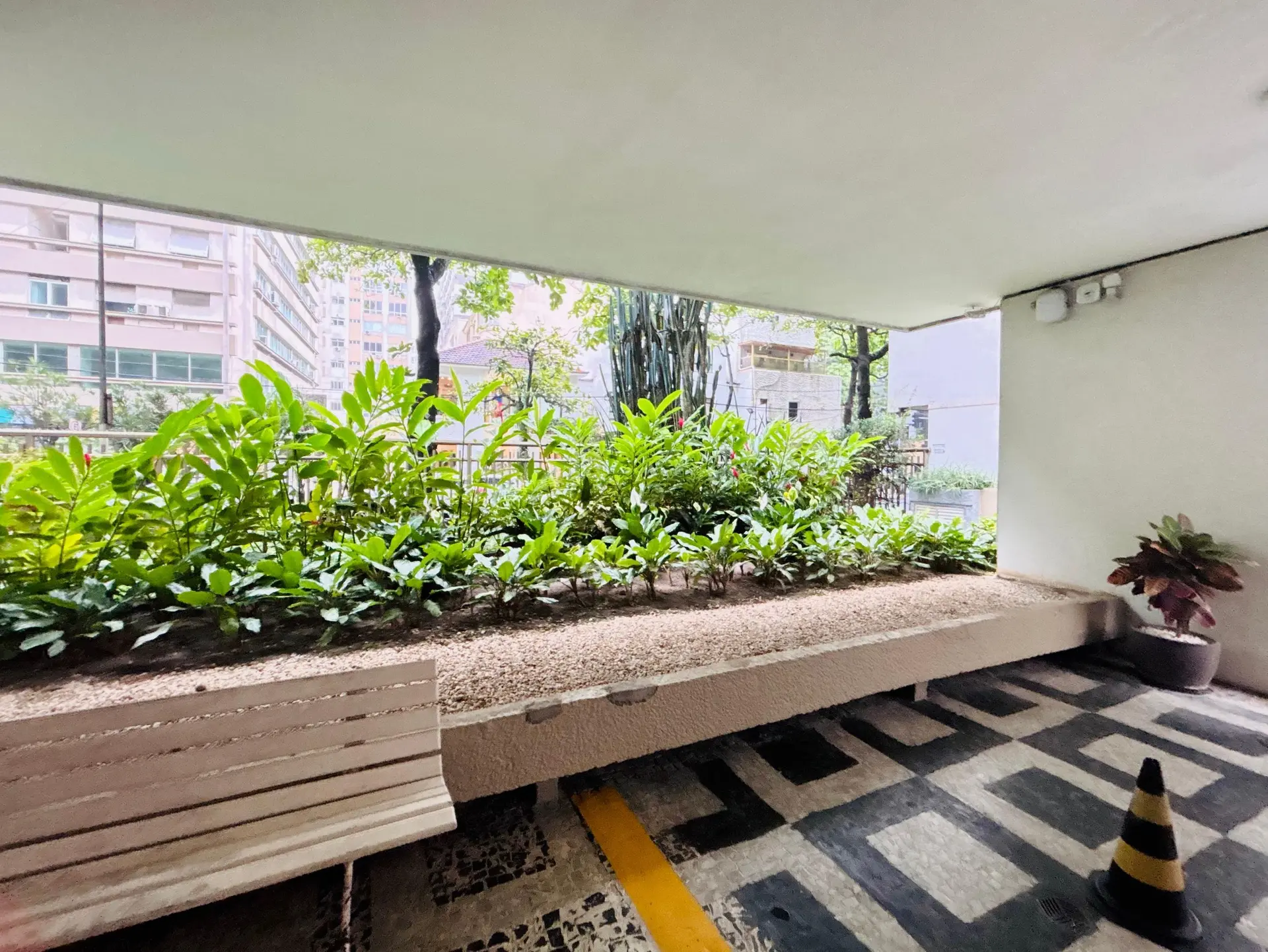 Apartment, 92 m², with wood or laminate floors — photo 40