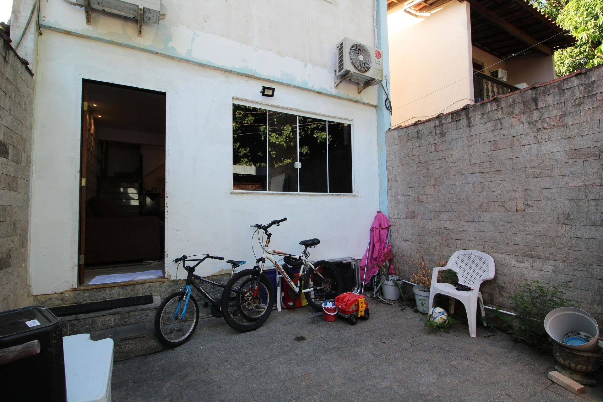 Furnished house with 3 bedrooms, private yard and 1 parking spot — photo 7