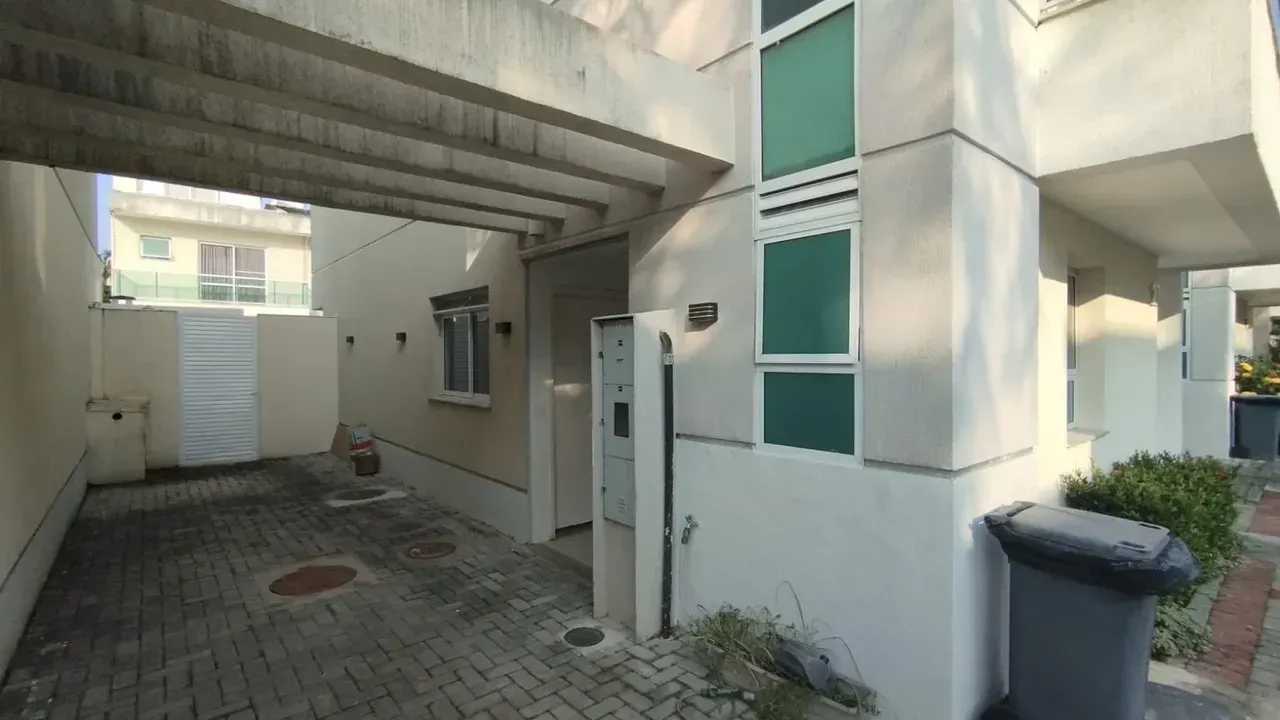 House with 5 bedrooms and 5 bathrooms and balcony grill — photo 11