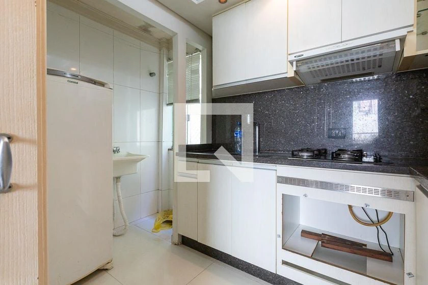 Wood or laminate floors in a 2-bedroom apartment, 60 m² — photo 3
