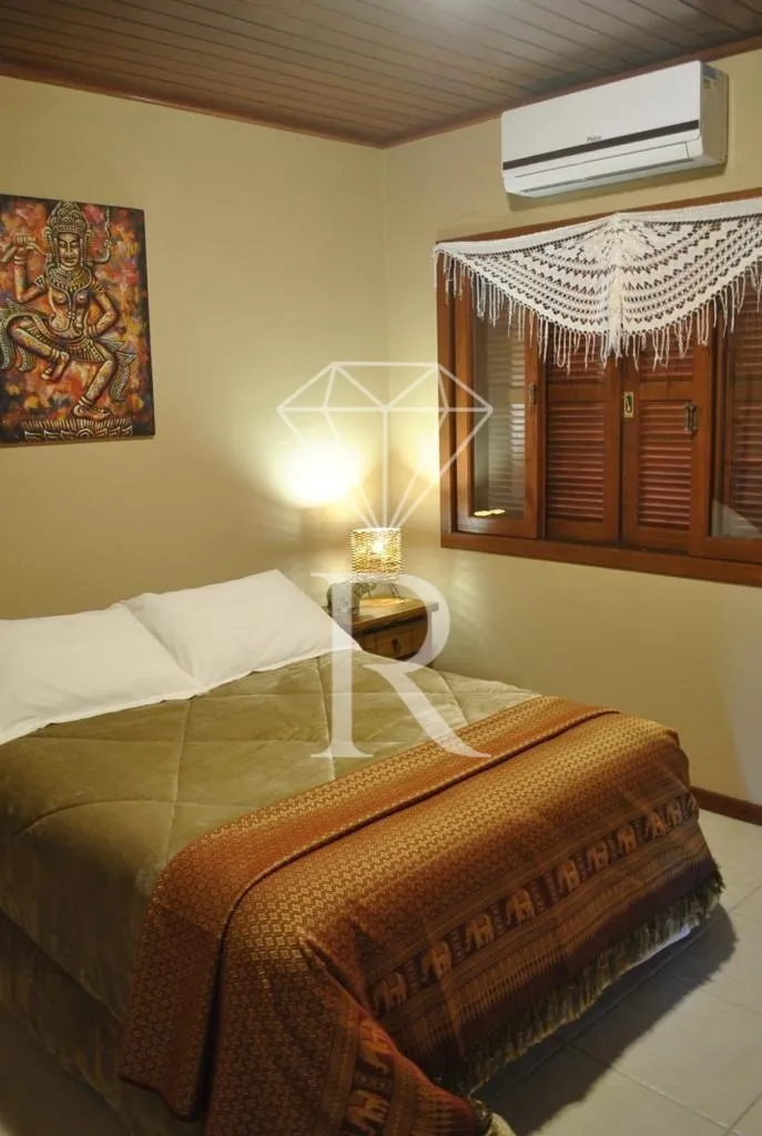 House with 7 en-suite bedrooms and 4 parking spaces — photo 5