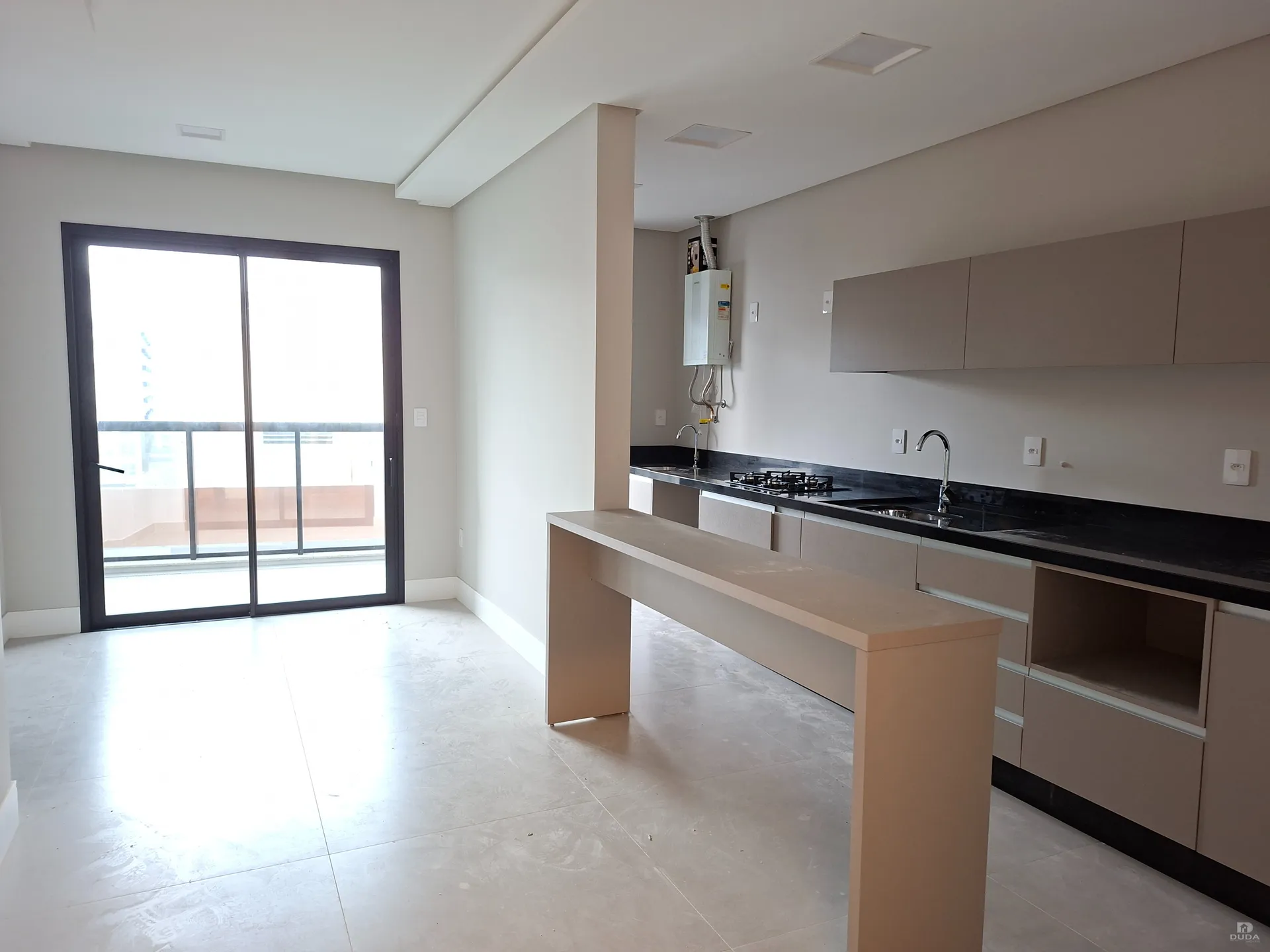 Apartamento de 2 quartos com suíte e 82 m²