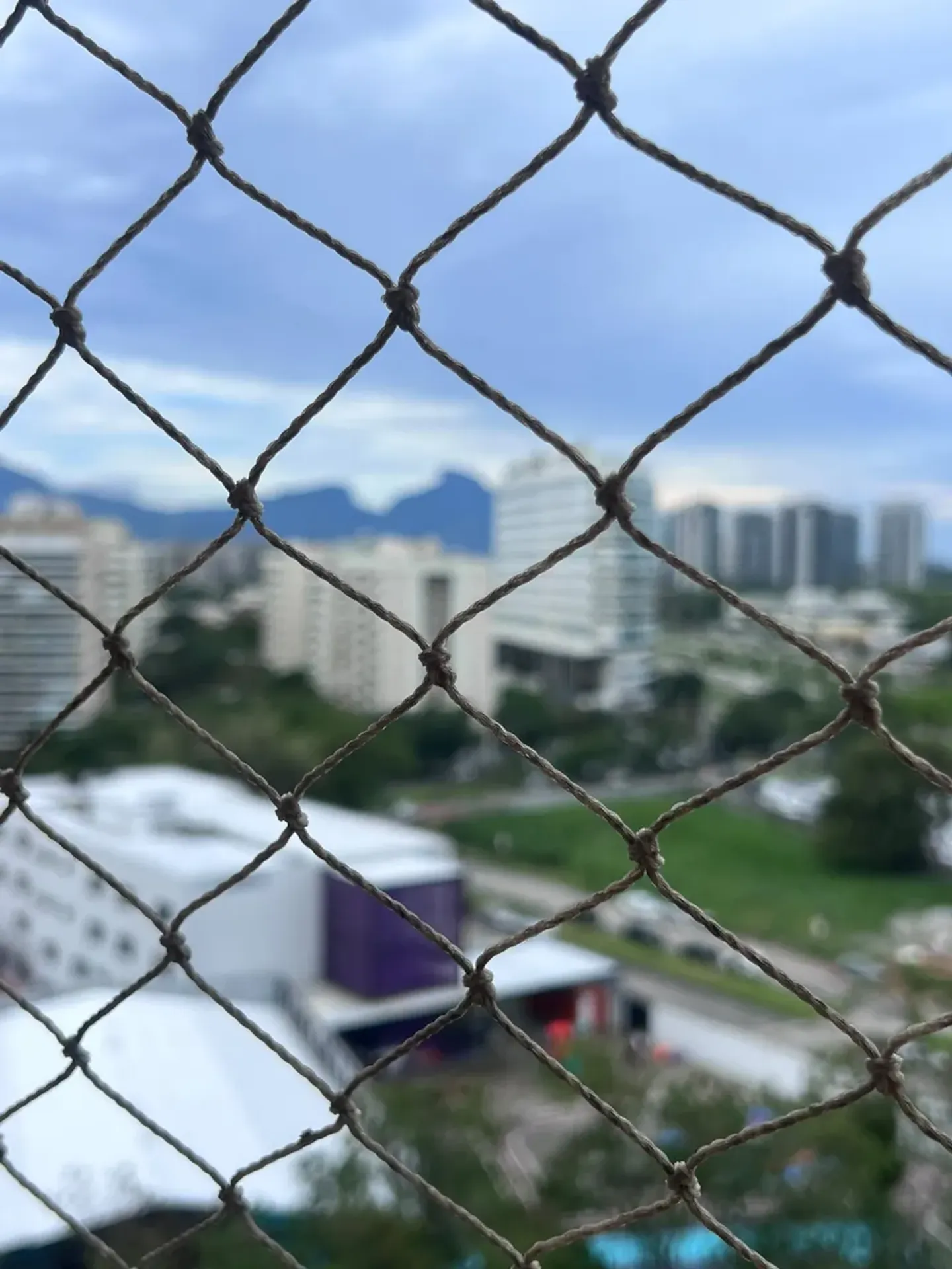 Apartment on the 10th floor with a grill on the balcony — photo 82