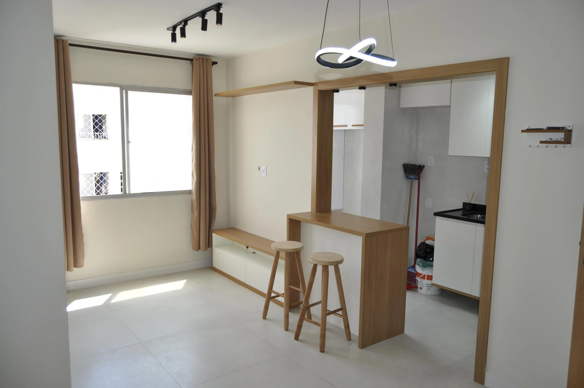 Glass-enclosed balcony in a 3-bedroom apartment, 65 m² — photo 8