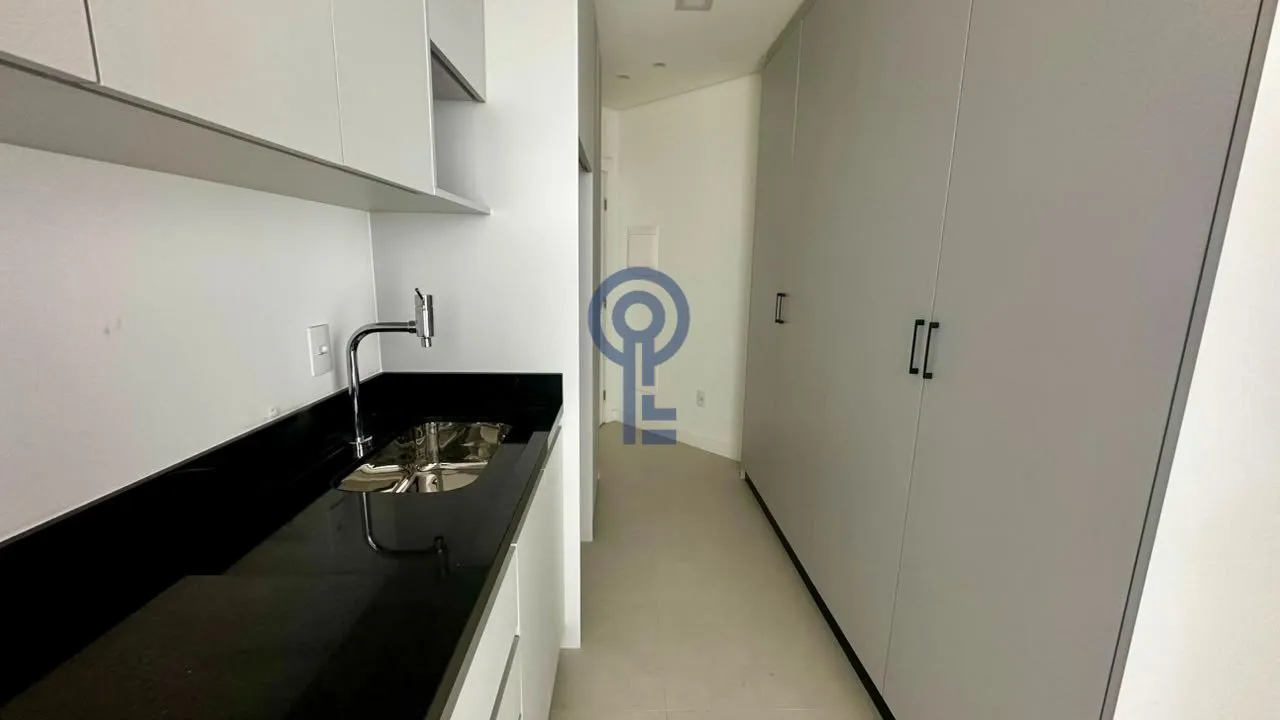 25 m² studio with 1 parking spot, balcony and open-plan kitchen — photo 21