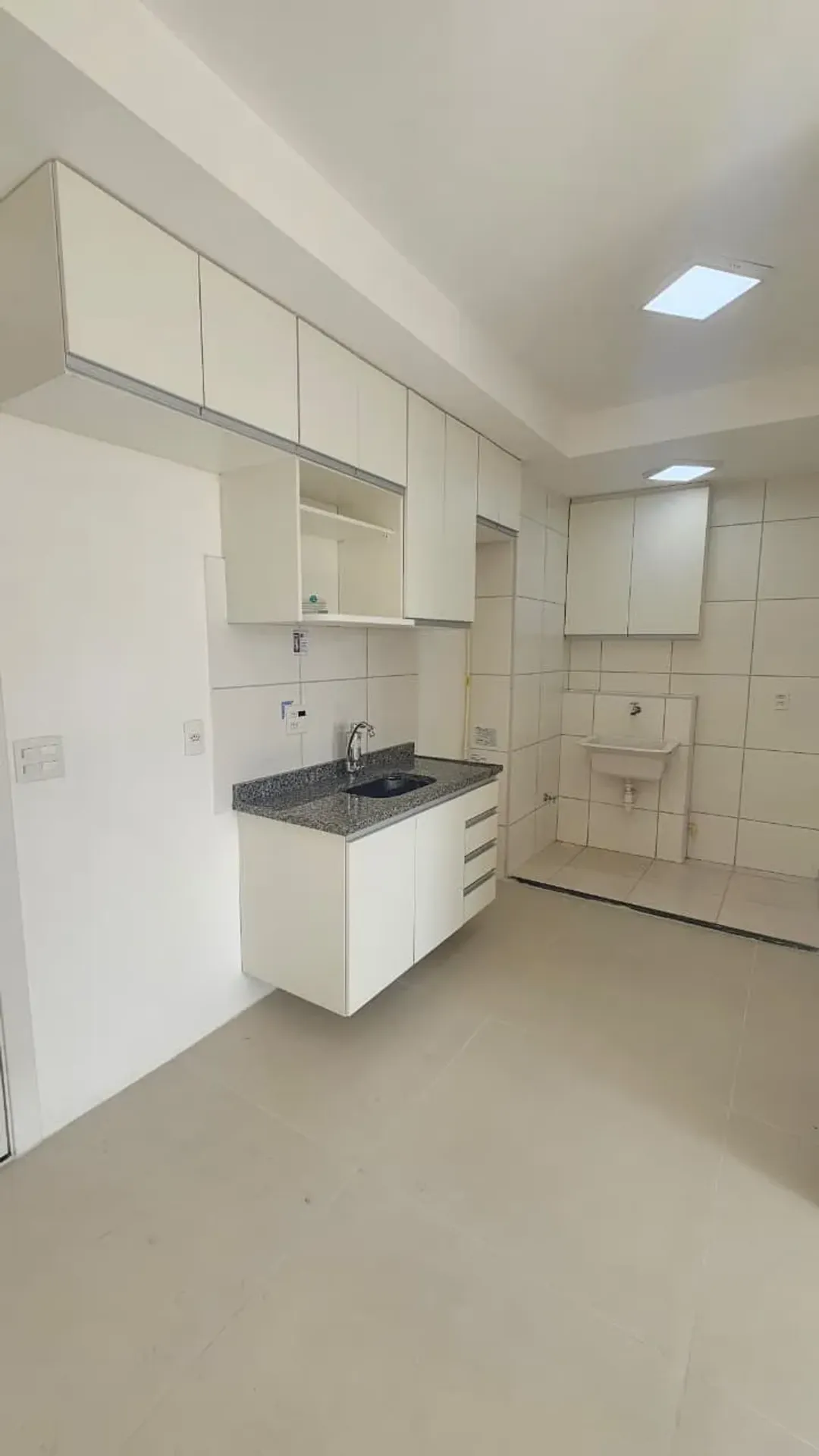 Unfurnished apartment with separate kitchen and 2 parking — photo 52
