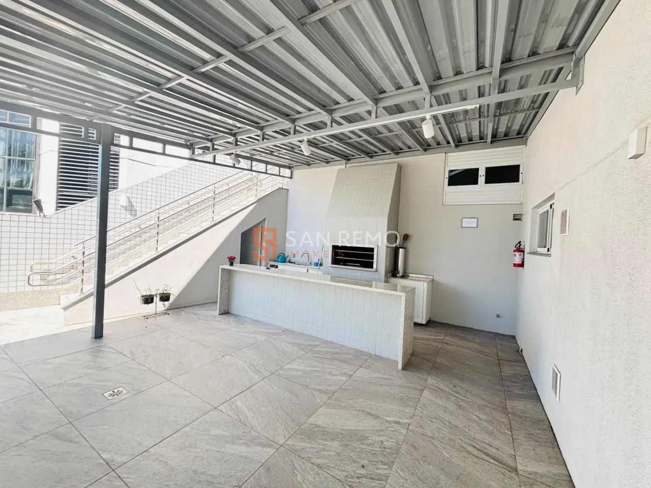 3-bedroom apartment with a water view — photo 11