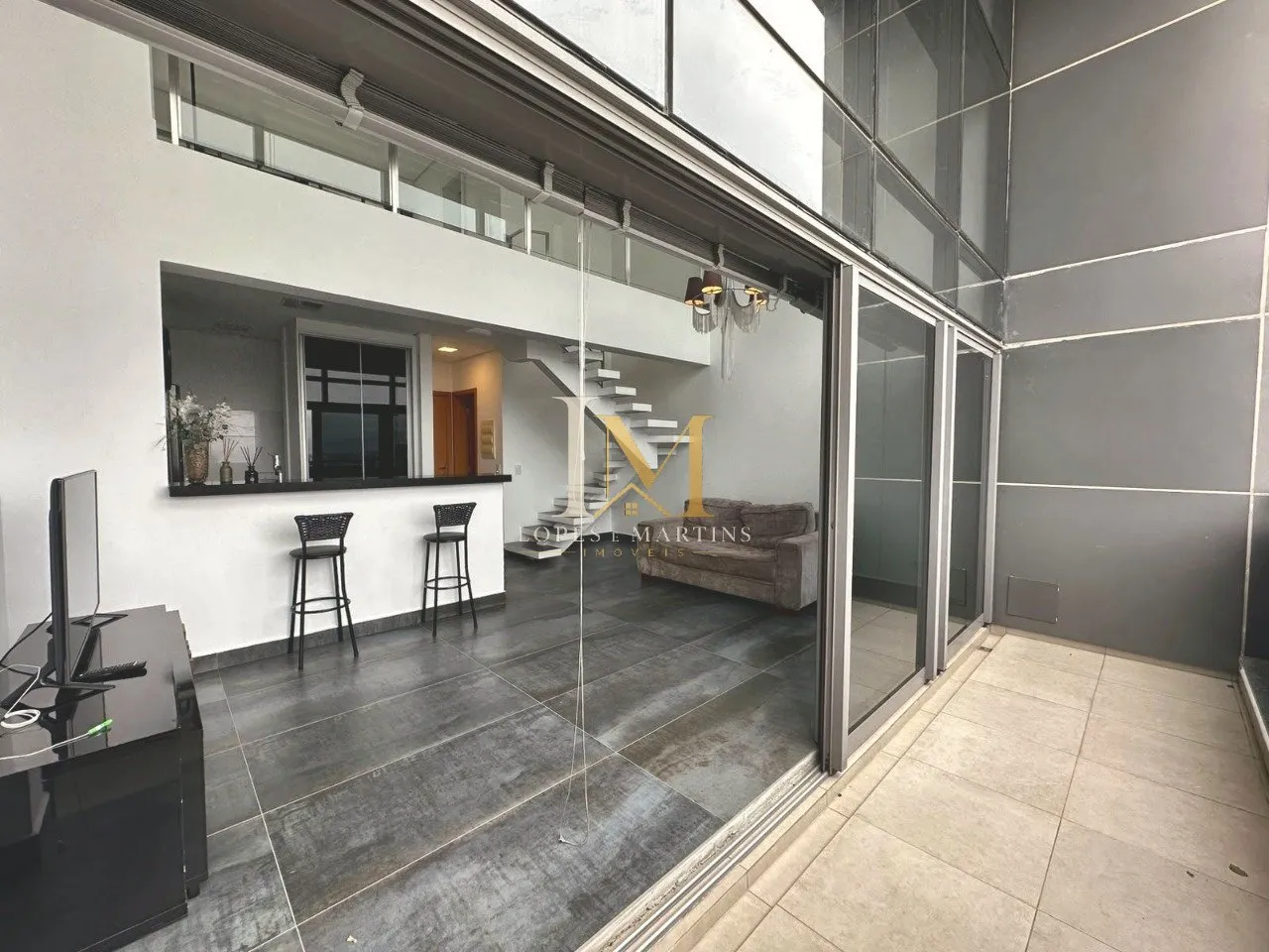 One-bedroom apartment in a building with a gym — photo 32
