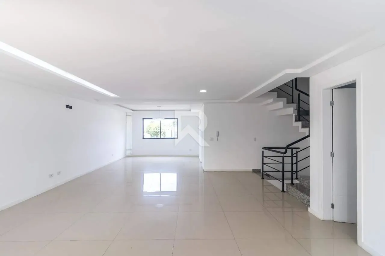 House with 5 bedrooms and 3 parking spaces — photo 3