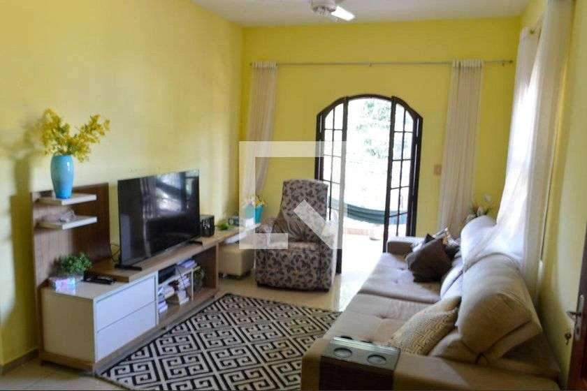 Casa para alugar com 2 quartos e 135 m² sem vaga