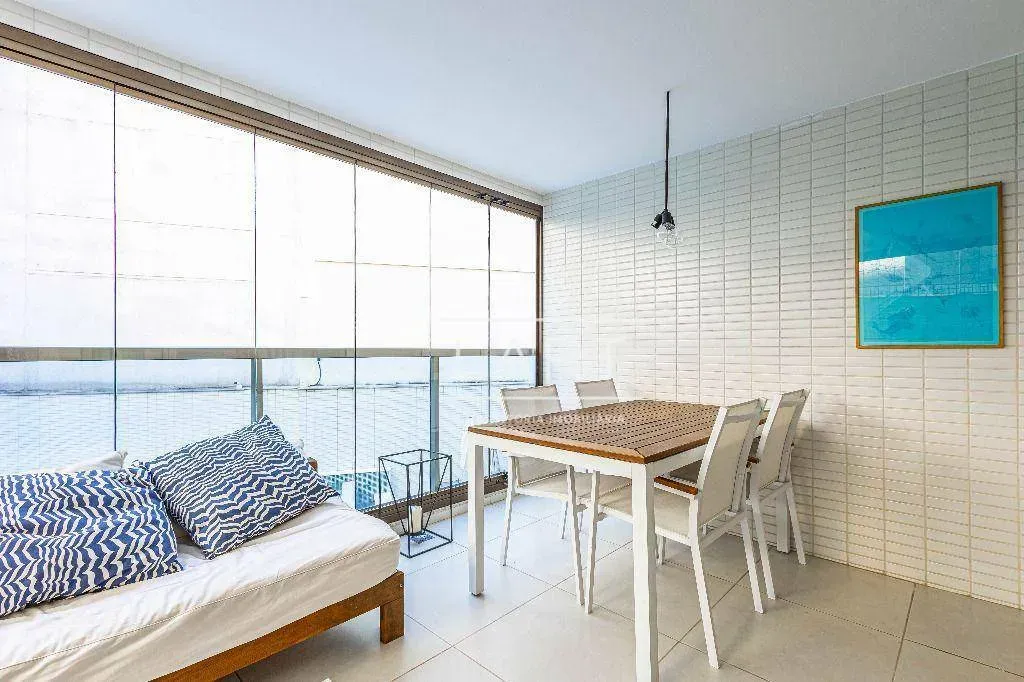 Apartamento com 2 dormitórios e varanda de vidro — photo 5
