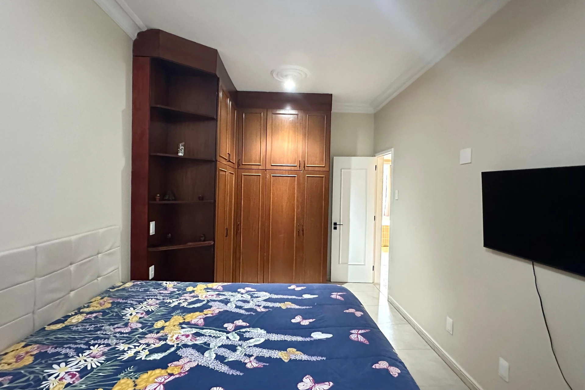 93 m² apartment with a washing machine and a water view — photo 12