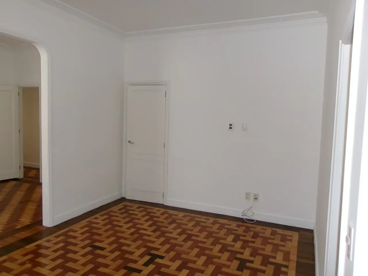 2-bedroom apartment with wood or laminate floors — photo 22