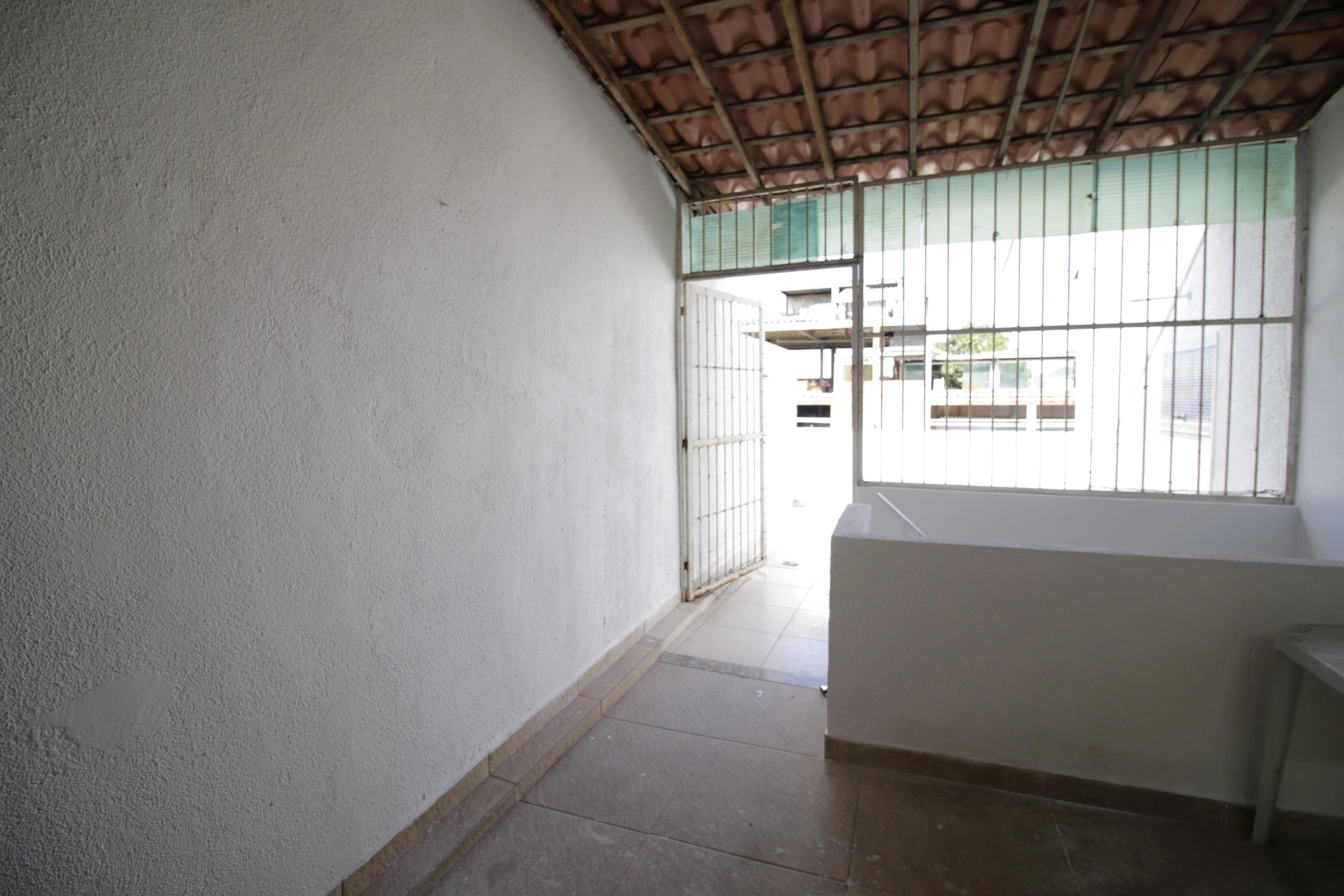 Casa sem mobília com 2 quartos e varanda — photo 5