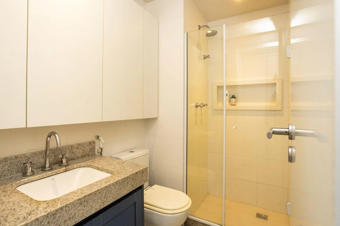 Furnished apartment, 87 m², with a glass-enclosed balcony — photo 19
