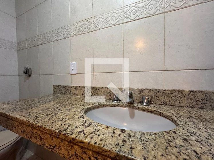 One-bedroom apartment in a building with a pool — photo 10