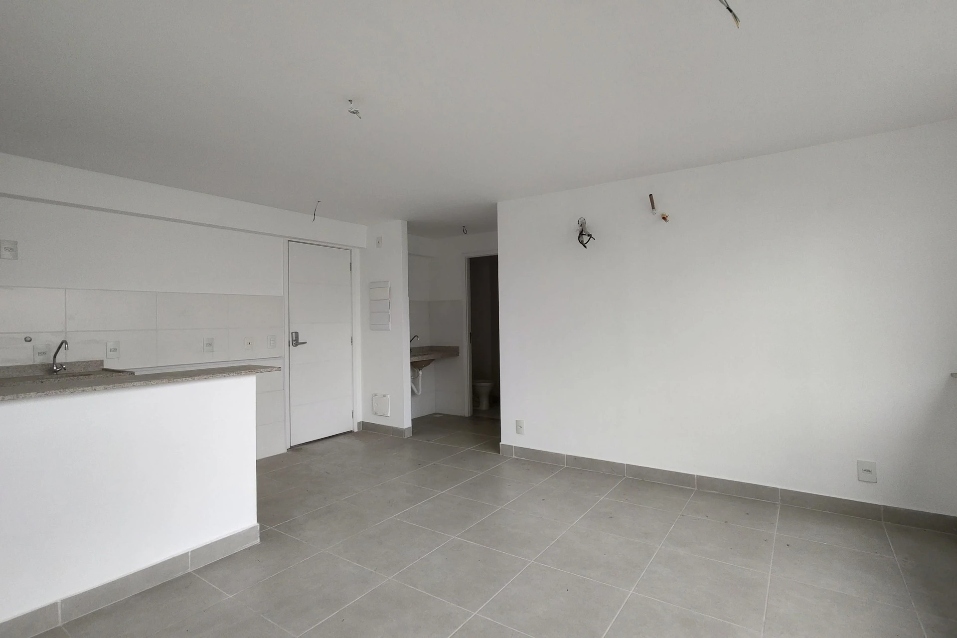 1-bedroom apartment with an open-plan kitchen and parking — photo 20