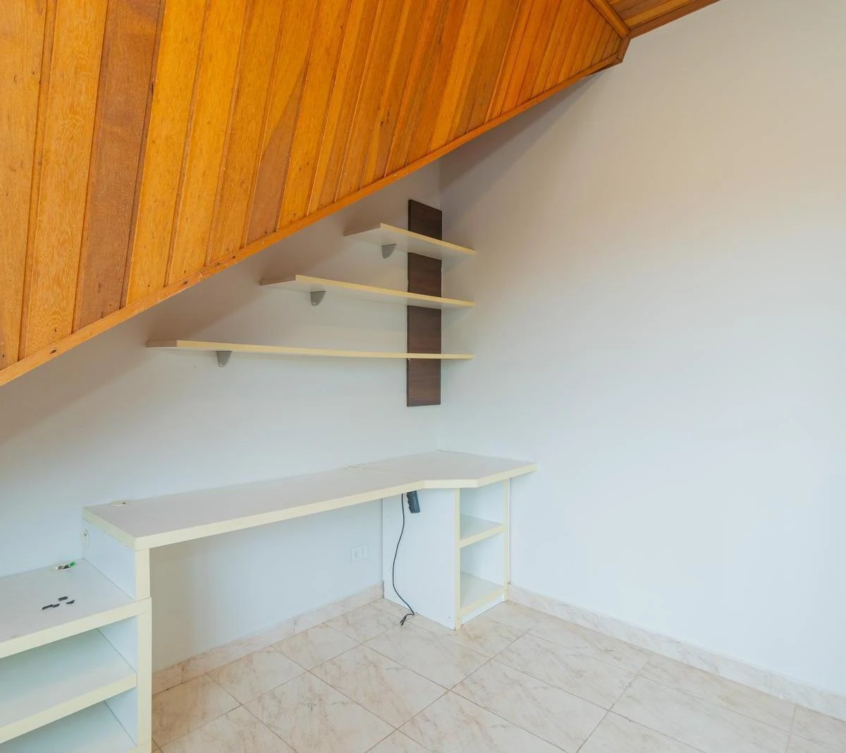 180 m² house with a home office and a bathtub — photo 11
