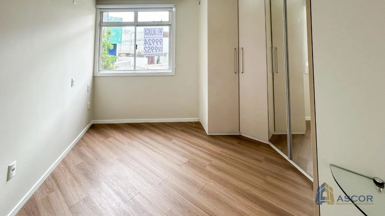 Apartment, 53 m², with wood or laminate floors — photo 14