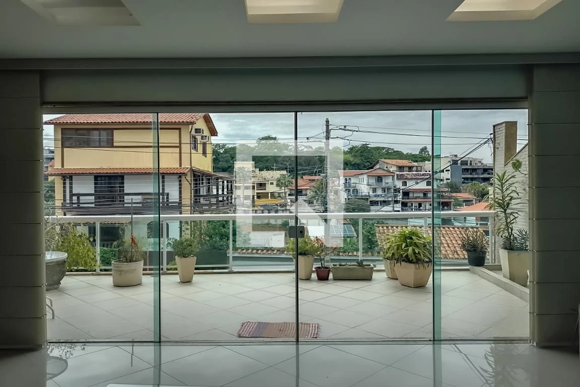 460 m² house with a water view and a private pool — photo 9
