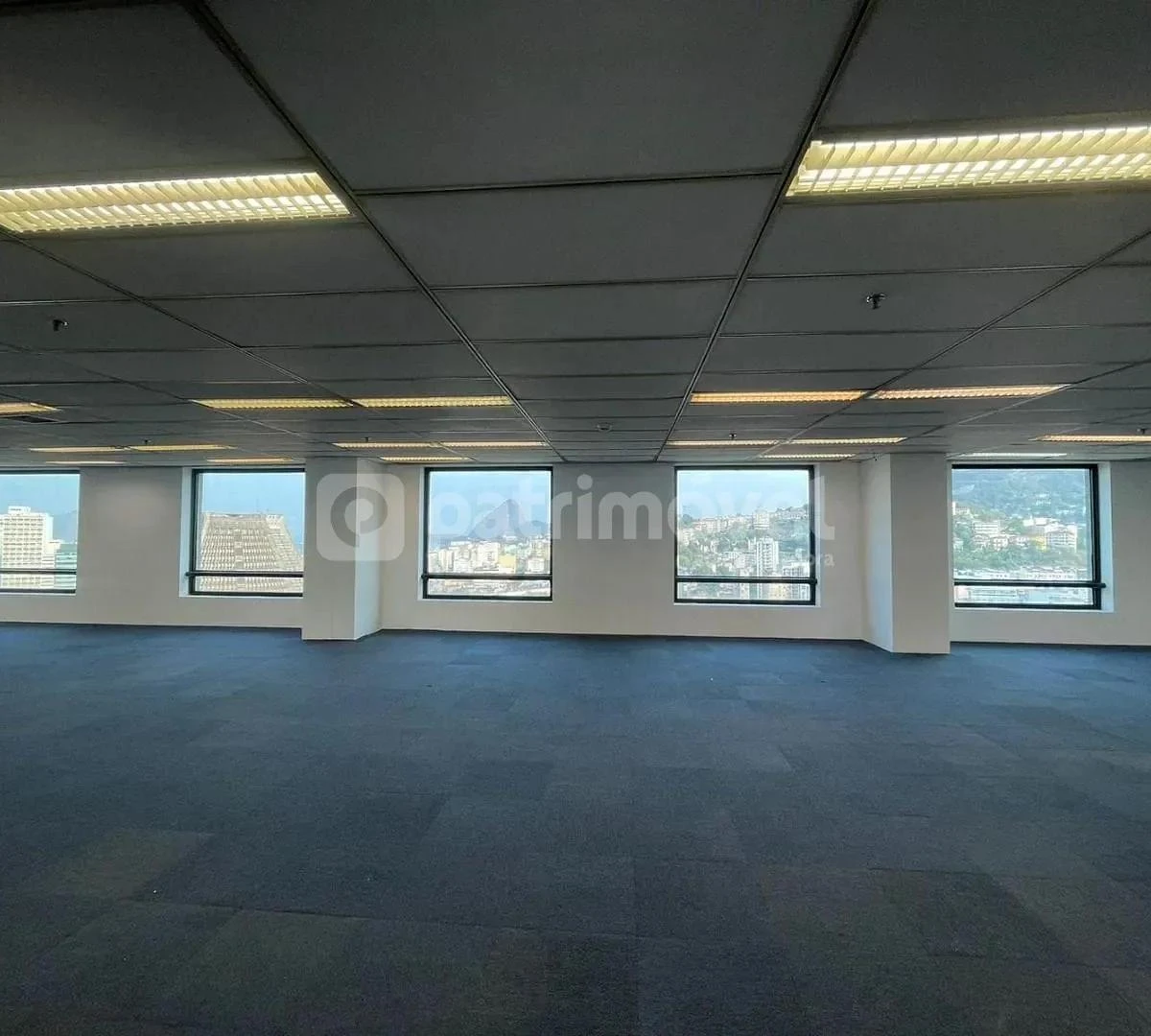 Apartamento de 957 m² com janelas do chão ao teto e vista — photo 22